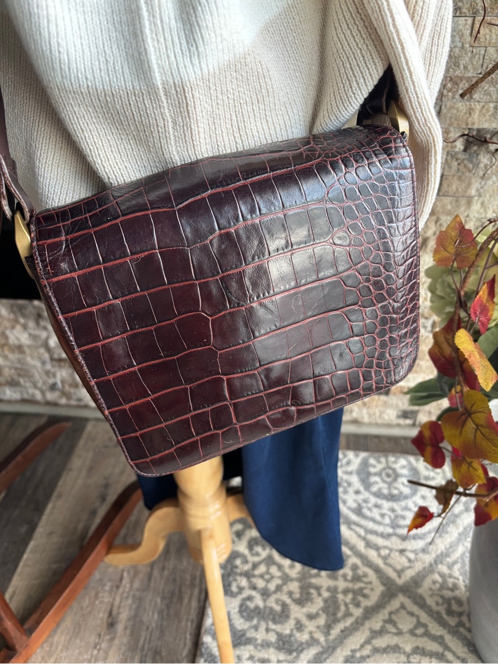 Vintage Ellen Tracy Croc-Embossed Leather Crossbody in Dark Brown with Red Tint